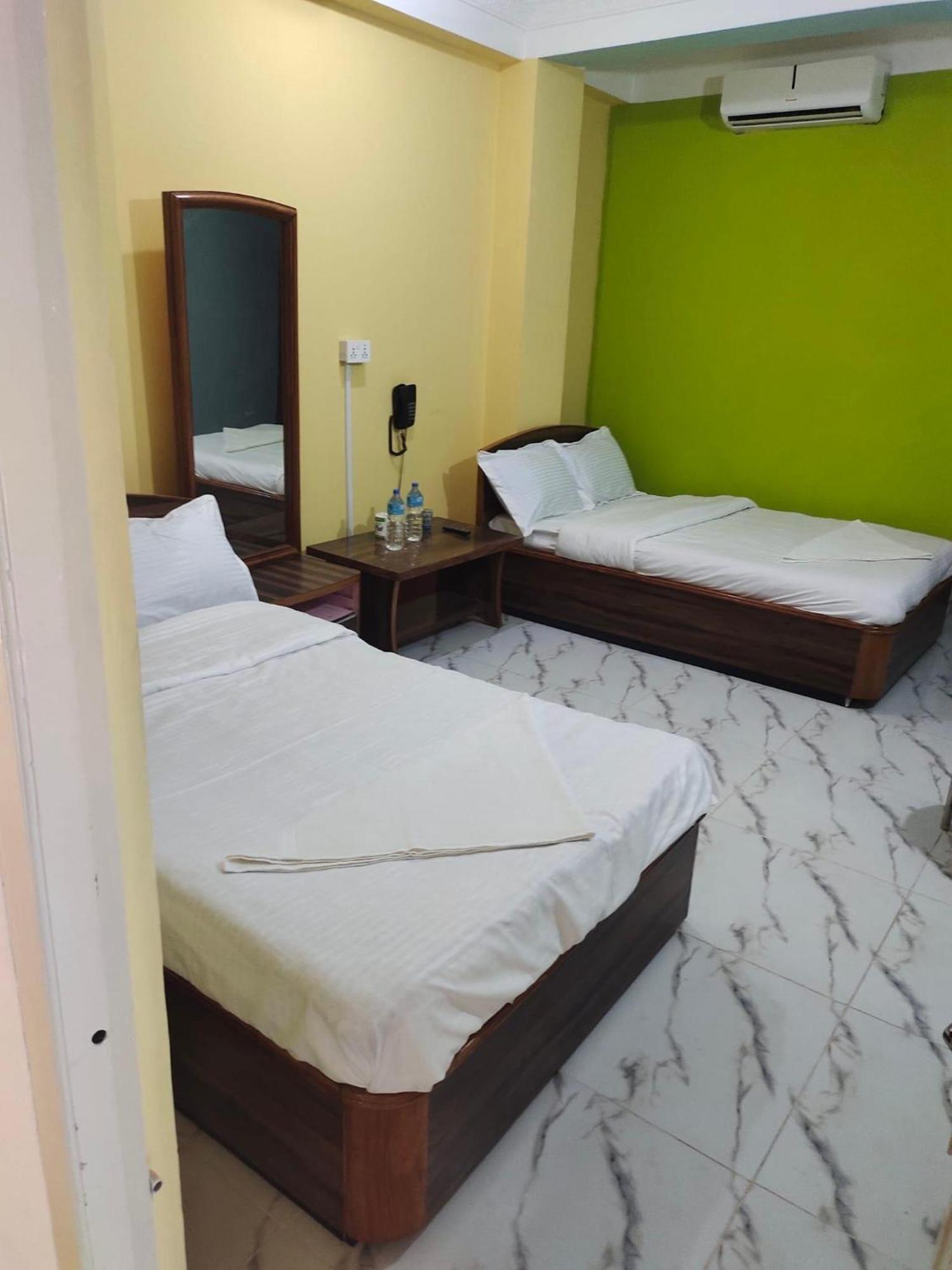 Hotel Samrat Inn Pvt Ltd Lahan Dış mekan fotoğraf