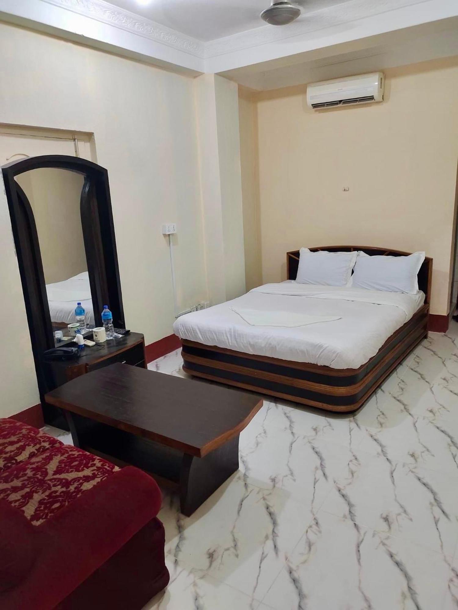 Hotel Samrat Inn Pvt Ltd Lahan Dış mekan fotoğraf